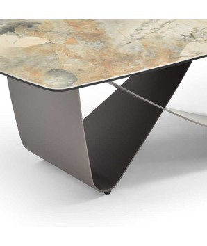 table basse OMEGA plateau céramique lezzia organique détail pied ruban métal néo-futuriste