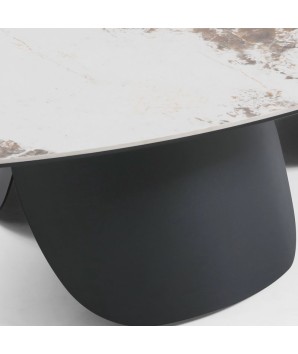 Table basse OSMOSE organique triangulaire plateau céramique pandora design detail pied sculptural