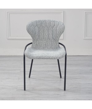 chaise NATALIA Tissu matelassé gris clair pieds métal retro chic 70s