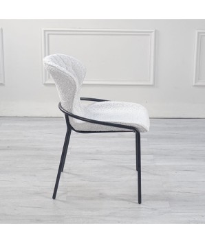 chaises de table à manger NATALIA Tissu matelasse beige pieds métal retro chic 70s vue coté